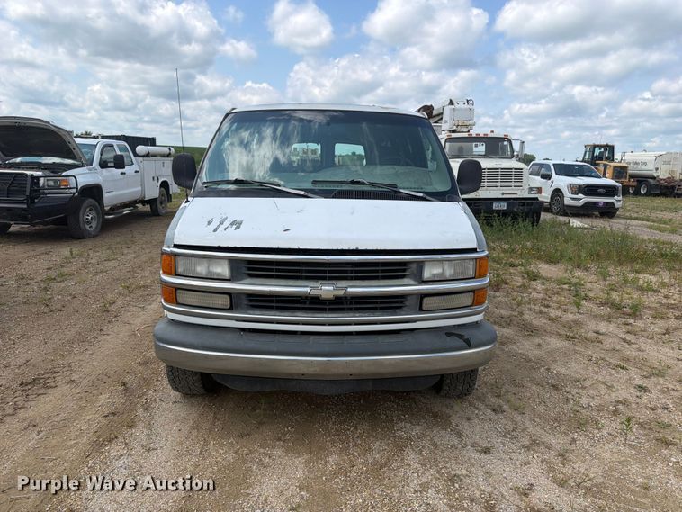 1999 Chevrolet Express 3500 Van - photo 2