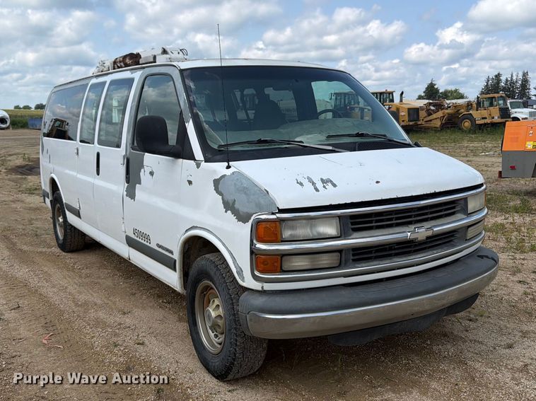 1999 Chevrolet Express 3500 Van - photo 3