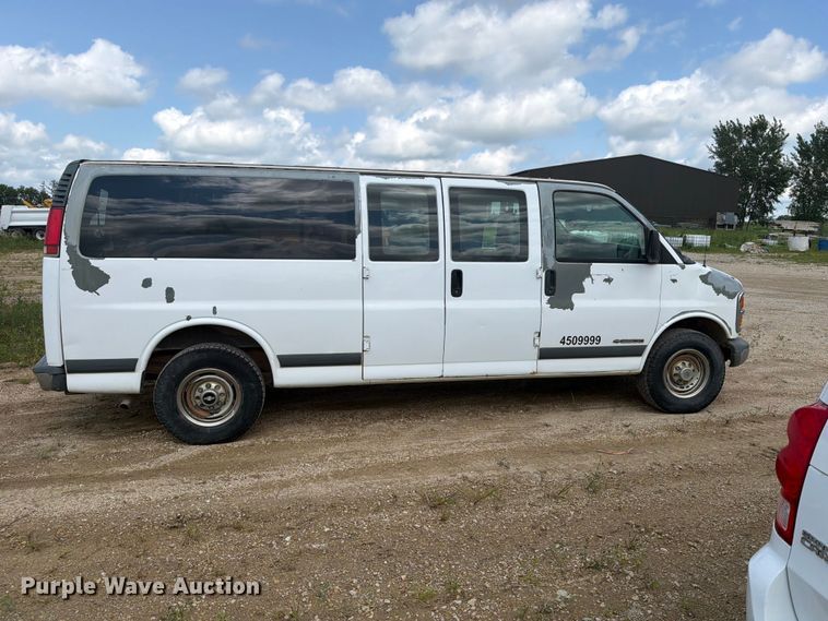 1999 Chevrolet Express 3500 Van - photo 4