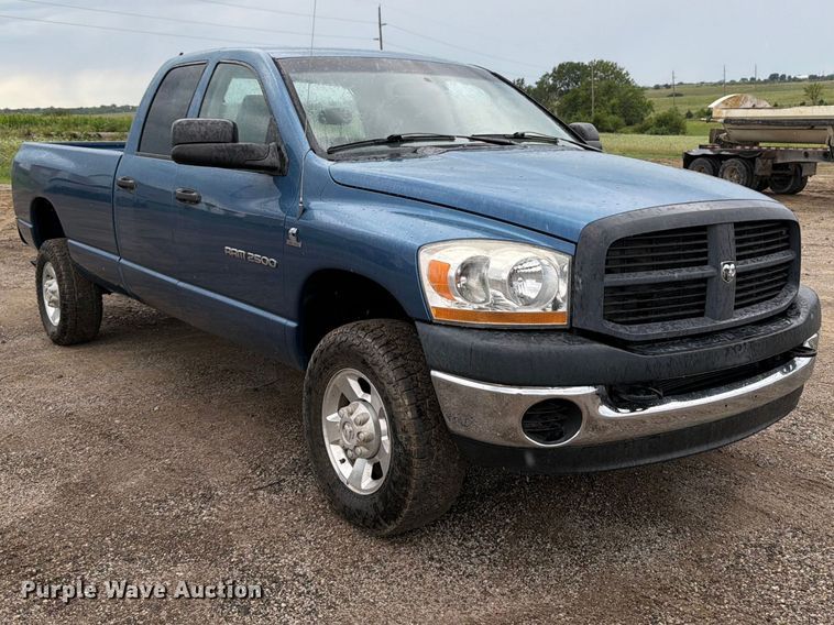 2006 Dodge Ram 2500 Ext. Cab Pickup Truck - photo 4