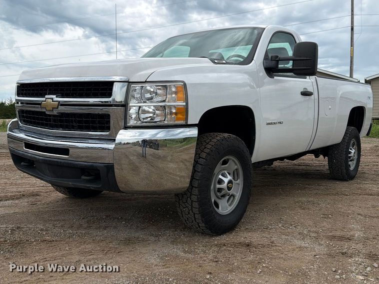 2010 Chevrolet Silverado 3500HD Pickup Truck - photo 2