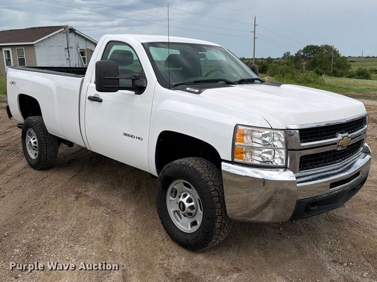 2010 Chevrolet Silverado 3500HD Pickup Truck - photo 4