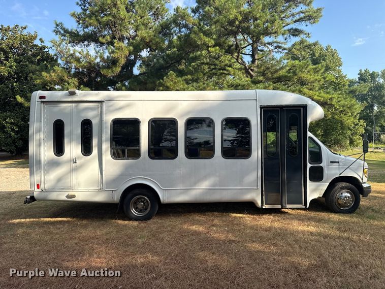 1994 Ford E350 Shuttle Bus - photo 4
