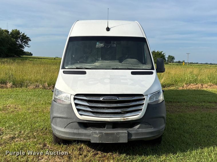 2019 Freightliner  Sprinter 2500 Van - photo 2