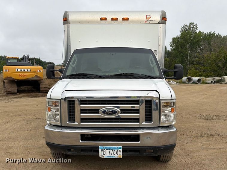 2009 Ford E350 Box Truck - photo 2