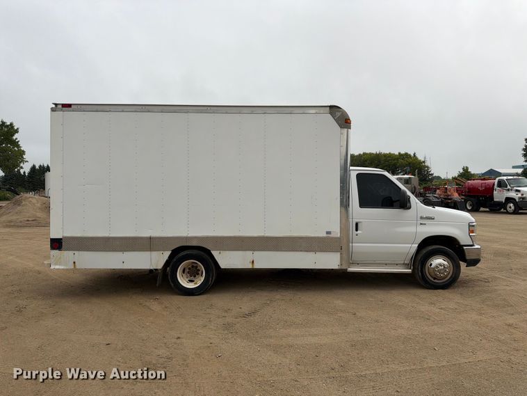 2009 Ford E350 Box Truck - photo 4