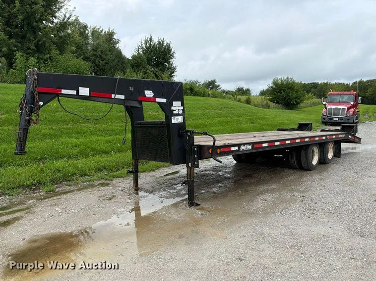 2004 Redi-Haul R25215GF Equipment Trailer