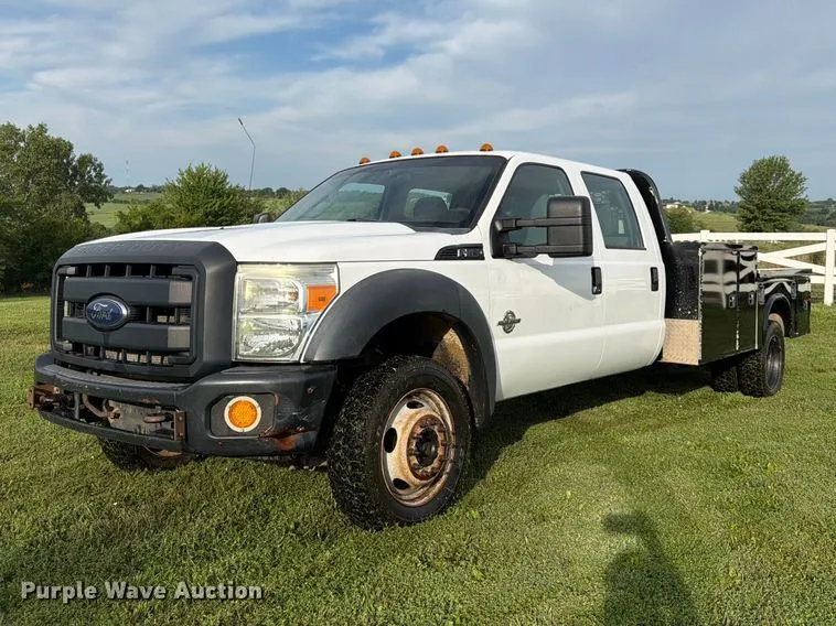 2013 Ford F550 Super Duty Crew Cab Flatbed Truck