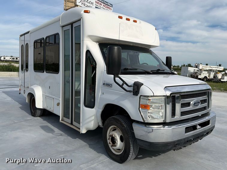 2013 Ford E350 Shuttle Bus - photo 3