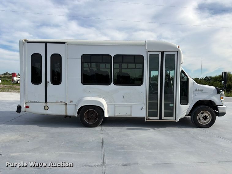 2013 Ford E350 Shuttle Bus - photo 4