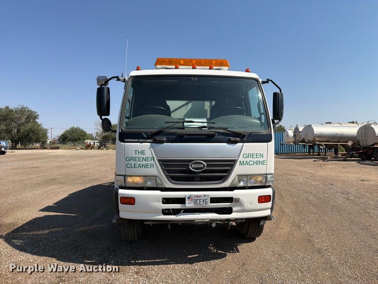 2009 UD UD3300 Street Sweeper Truck - photo 2