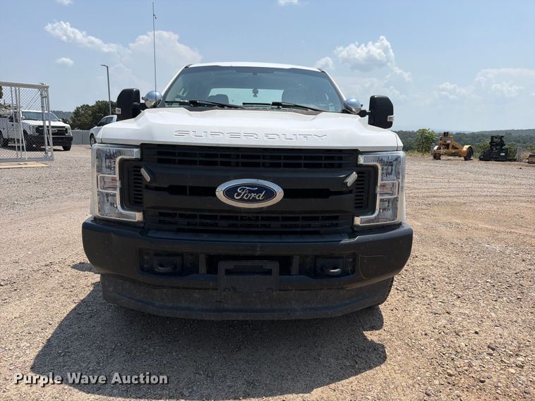 2019 Ford F250 Super Duty Ext. Cab Utility Bed Pickup Truck - photo 2