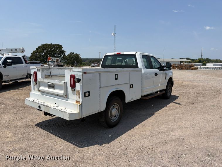 2019 Ford F250 Super Duty Ext. Cab Utility Bed Pickup Truck - photo 5