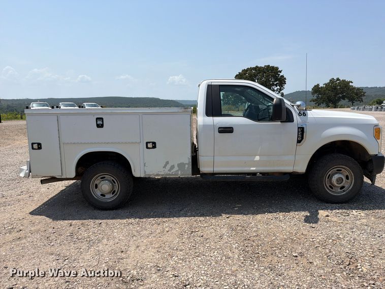 2017 Ford F250 Super Duty Utility Bed Pickup Truck - photo 4