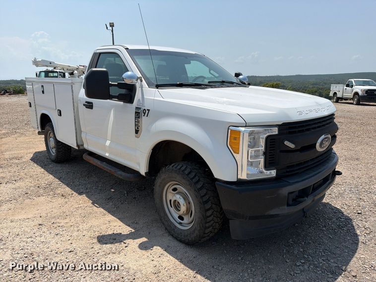 2017 Ford F250 Super Duty Utility Bed Pickup Truck - photo 3