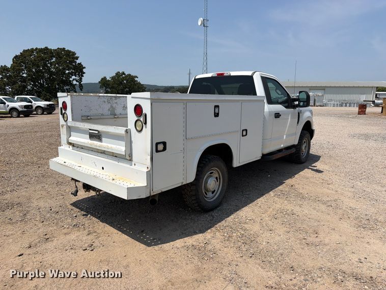 2017 Ford F250 Super Duty Utility Bed Pickup Truck - photo 5