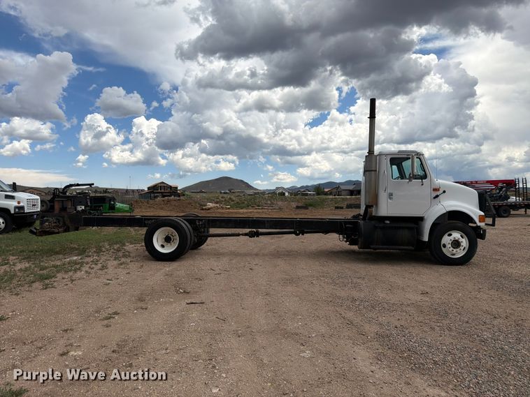 2001 International 8100 Truck Cab And Chassis - photo 4