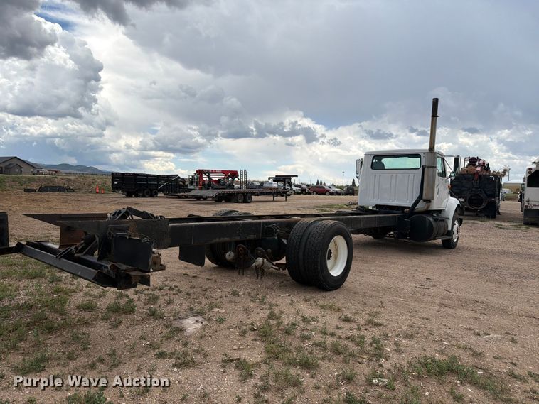2001 International 8100 Truck Cab And Chassis - photo 5