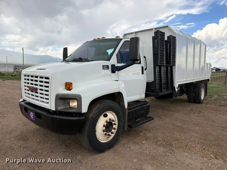 2007 GMC C7500 Chipper Truck
