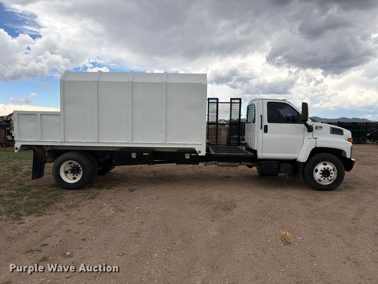 2007 GMC C7500 Chipper Truck - photo 4