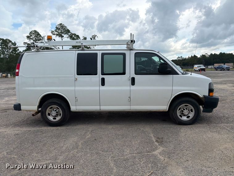 2020 Chevrolet Express 2500 Utility Van - photo 4