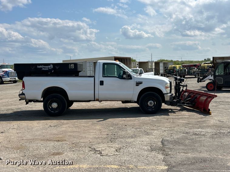 2010 Ford F350 Super Duty XL Pickup Truck - photo 4