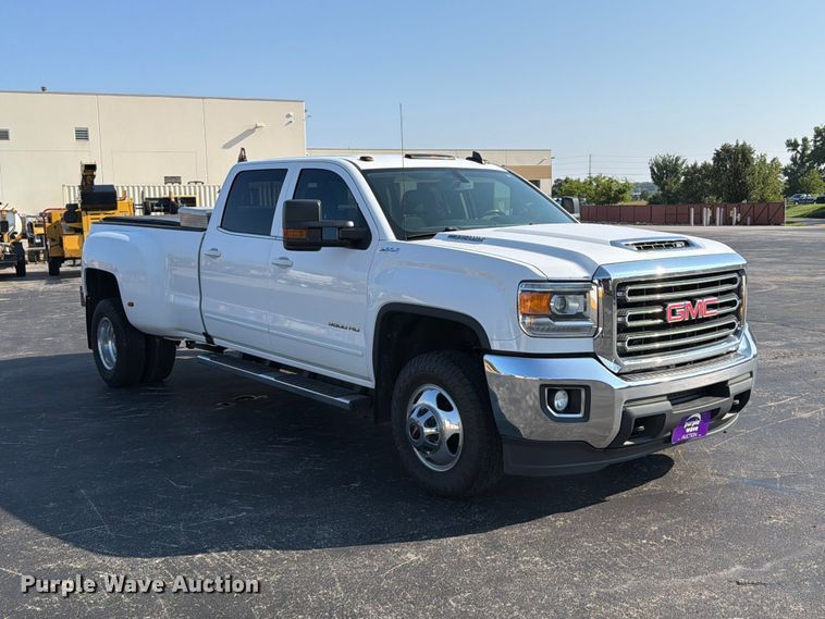 2019 GMC Sierra 3500HD SLE Crew Cab Pickup Truck - photo 3