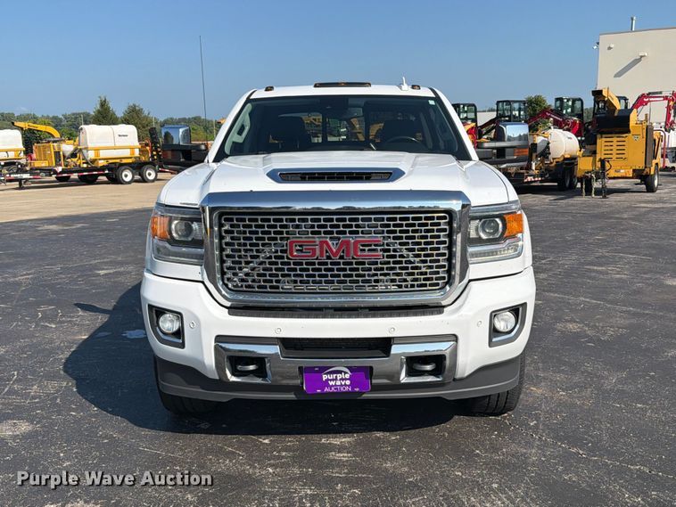 2017 GMC Sierra 2500HD Denali Crew Cab Pickup Truck - photo 2