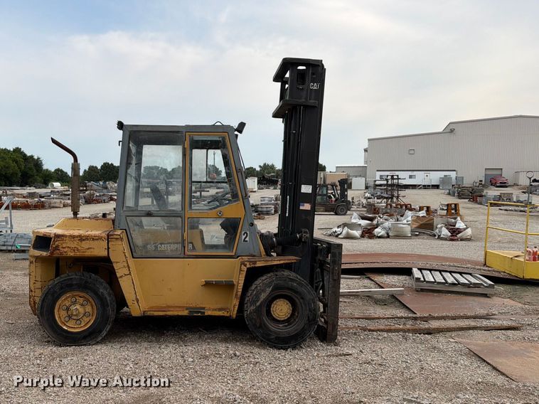 Caterpillar DP70 Forklift - photo 4