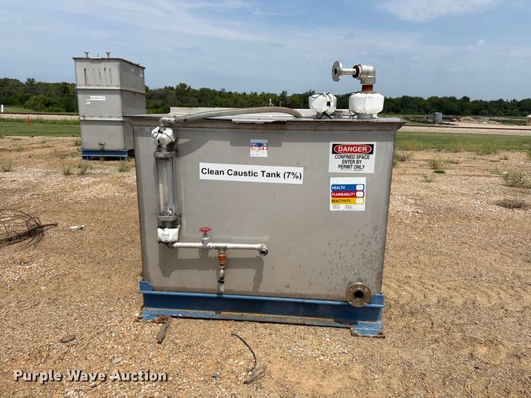 (2) Tanks - photo 2