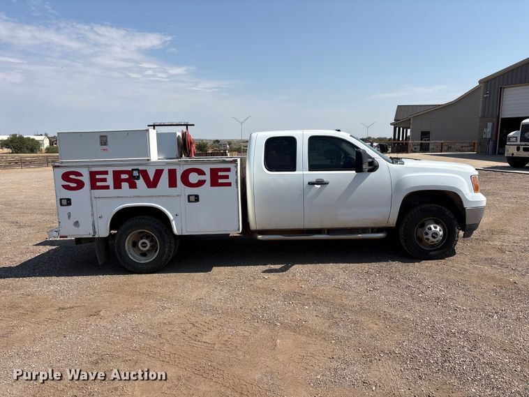 2011 GMC Sierra 3500 Ext. Cab Utility Bed Pickup Truck - photo 4