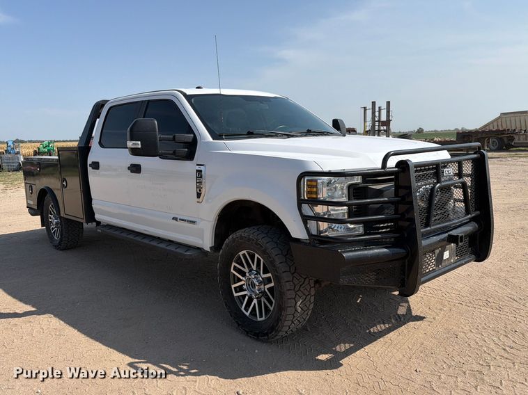 2018 Ford F250 Super Duty XL Crew Cab Flatbed Pickup Truck - photo 3