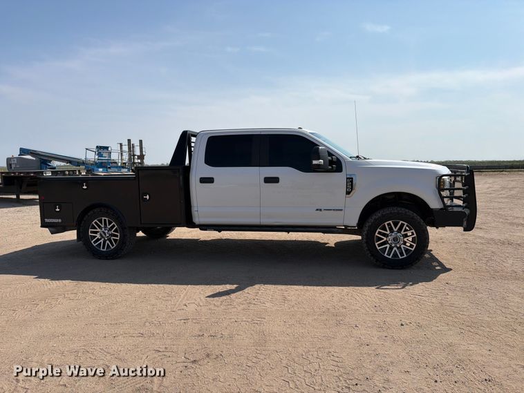 2018 Ford F250 Super Duty XL Crew Cab Flatbed Pickup Truck - photo 4