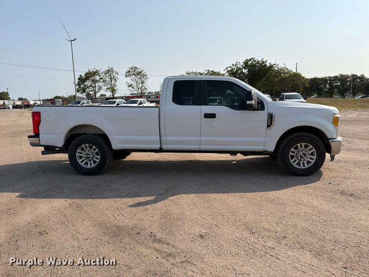 2017 Ford F250 Super Duty XLT Ext. Cab Pickup Truck - photo 4