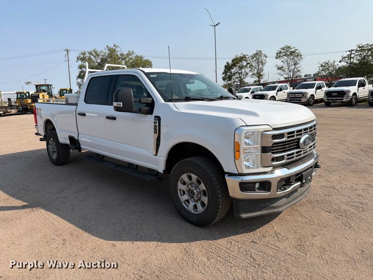 2023 Ford F250 Super Duty XL Crew Cab Pickup Truck - photo 3