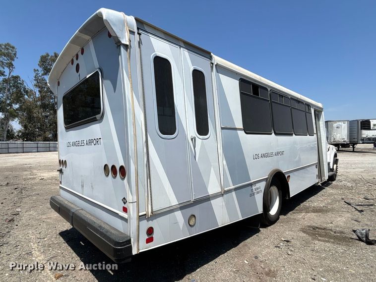 2019 Ford F650 Super Duty Shuttle Bus - photo 4