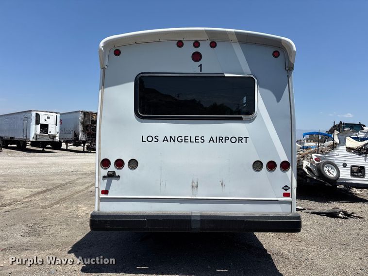 2019 Ford F650 Super Duty Shuttle Bus - photo 5