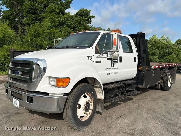 2006 Ford F650 Super Duty Crew Cab Flatbed Truck