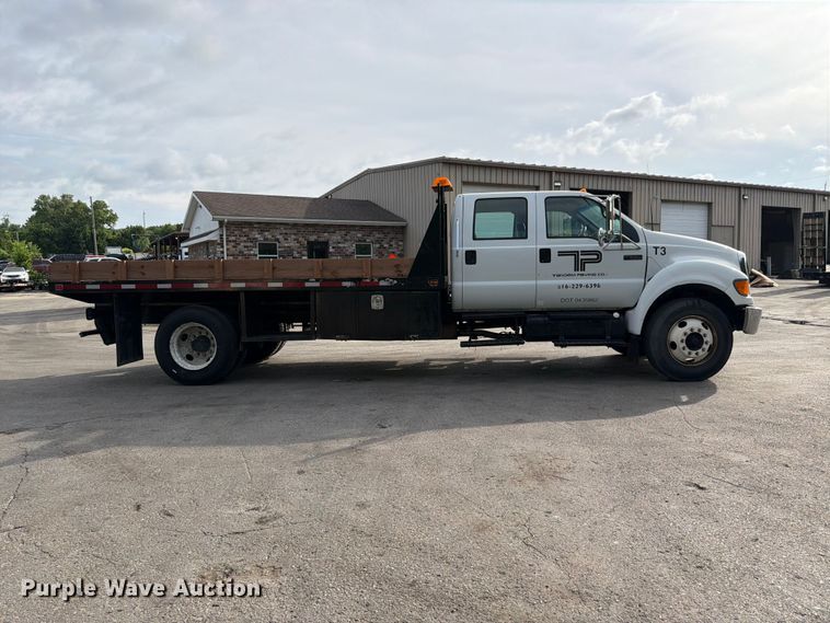 2006 Ford F650 Super Duty Crew Cab Flatbed Truck - photo 4