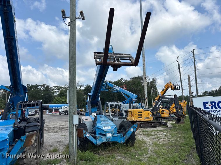 2012 Genie GTH-1056 Telehandler - photo 3
