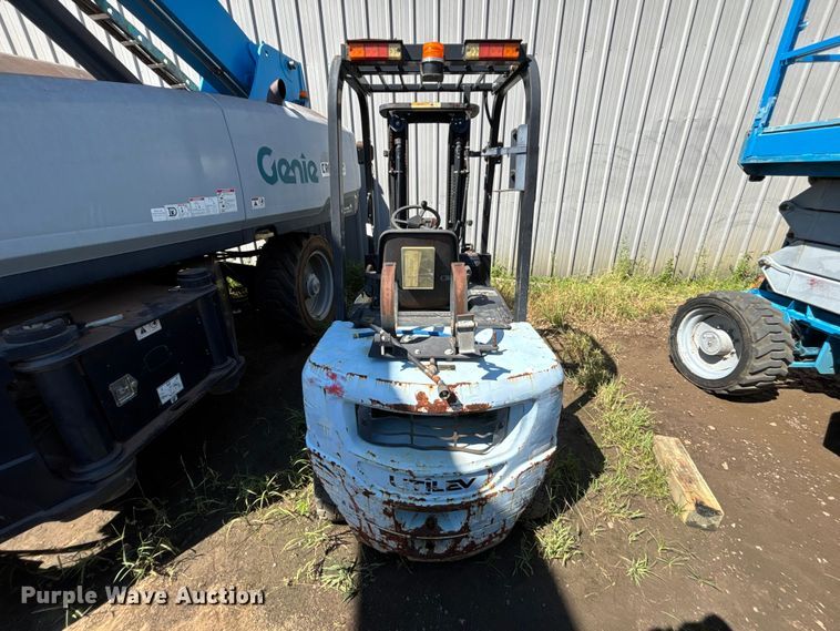 2015 Utilev UT25P Forklift - photo 4