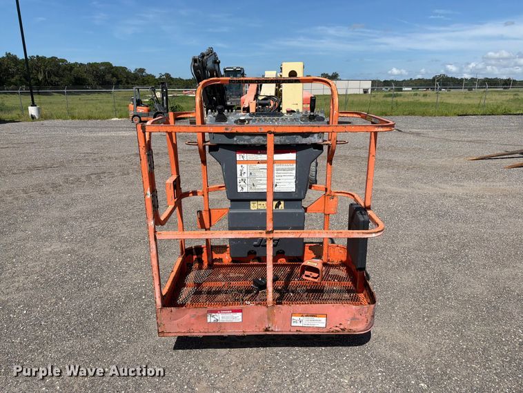 2013 JLG E400AJPN Boom Lift - photo 2