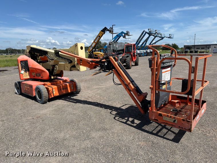 2013 JLG E400AJPN Boom Lift - photo 3