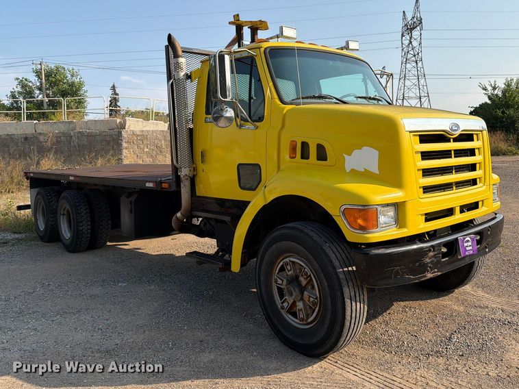 1997 Ford LT8501 Flatbed Truck - photo 3
