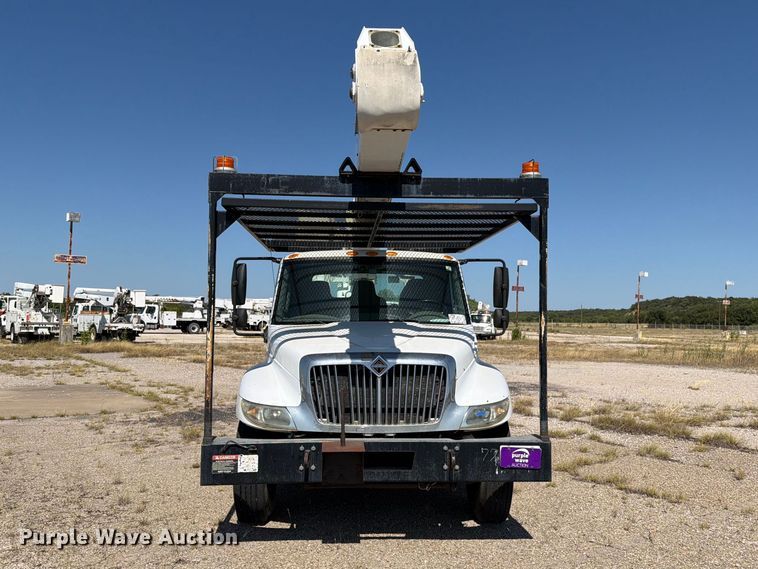 2012 International 4300 Bucket Truck - photo 2