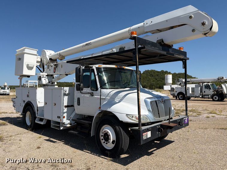 2012 International 4300 Bucket Truck - photo 3
