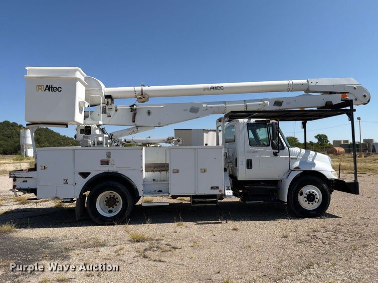 2012 International 4300 Bucket Truck - photo 4