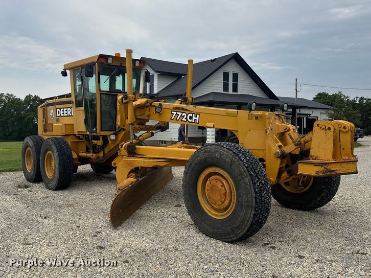 2000 John Deere 772CH Motor Grader - photo 3