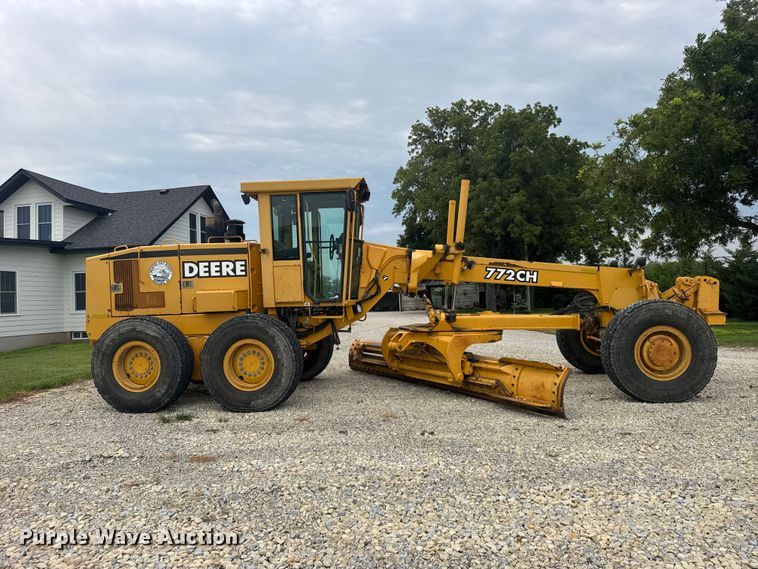 2000 John Deere 772CH Motor Grader - photo 4