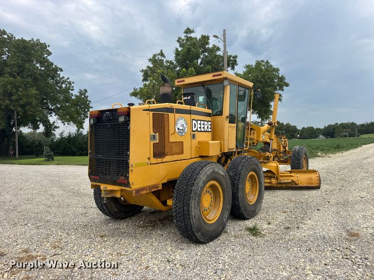 2000 John Deere 772CH Motor Grader - photo 5